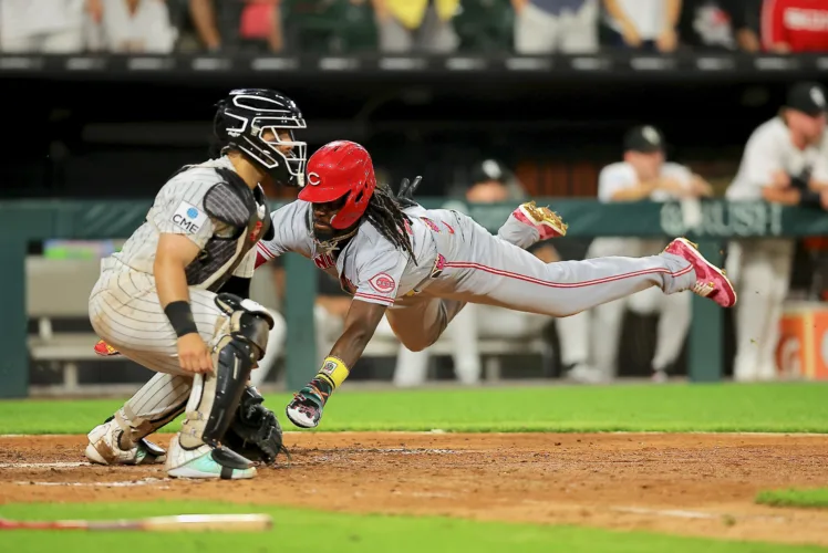 Reds rally late to beat White Sox, 5-4